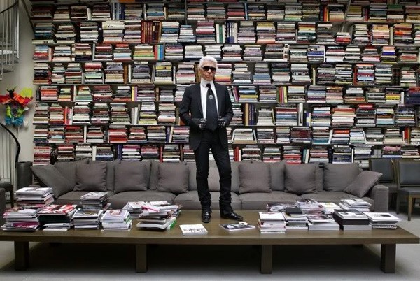 karl-lagerfeld-inspirerende-bibliotheek-thuis