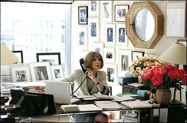 vogue-office-anna-wintour-desk-photos-frames-wall