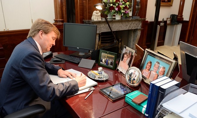 werkplek-werkkamer-paleis-noordeinde-bureau-koning-willem-alexander-nederland-lex-van-lieshout