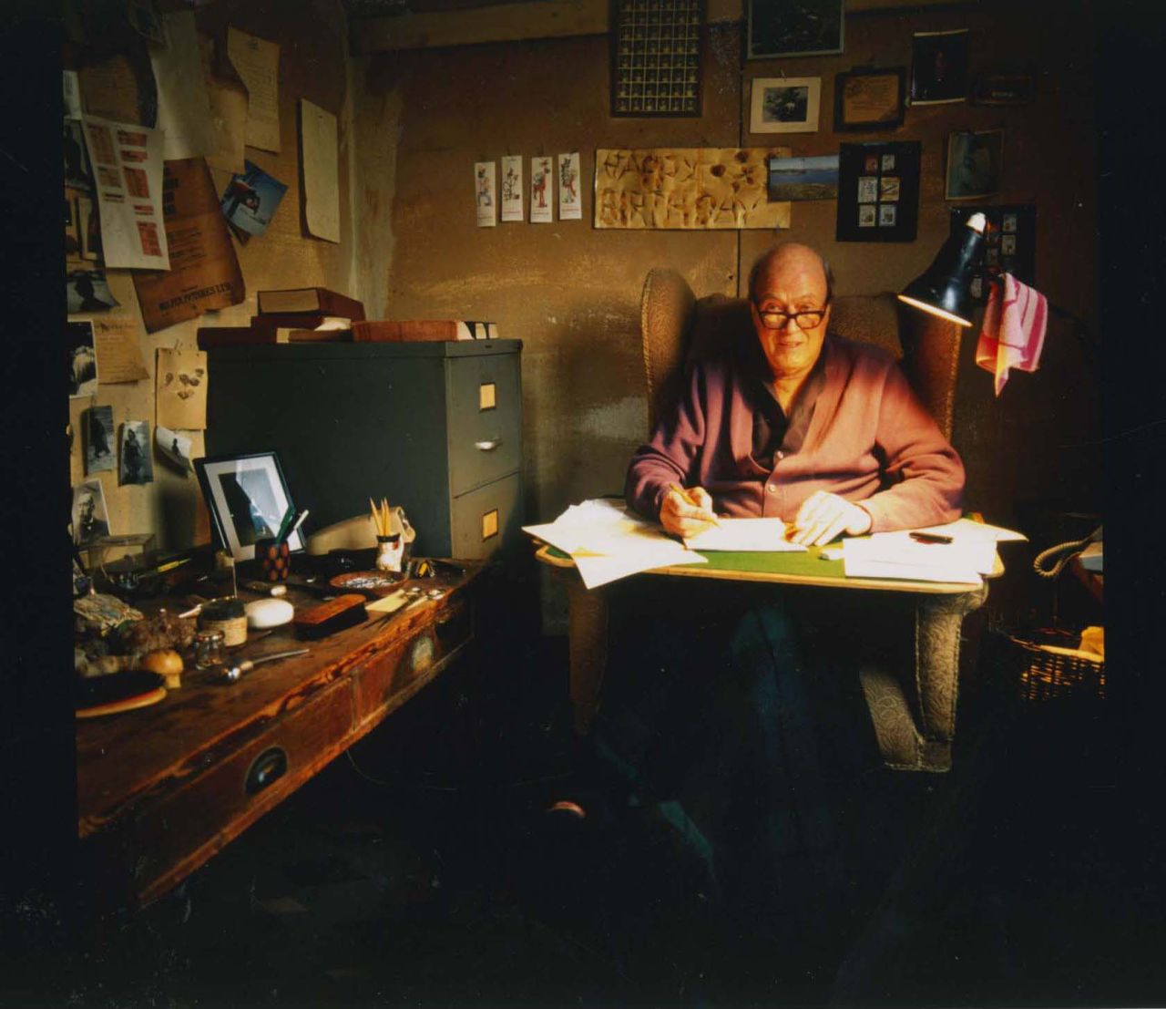 write-desk-roald-dahl-writing-home