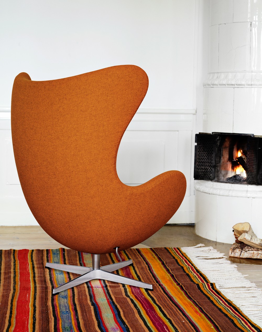 woonhome-egg-chair-stoel-arne-jacobsen-design-1958-warm-interieur