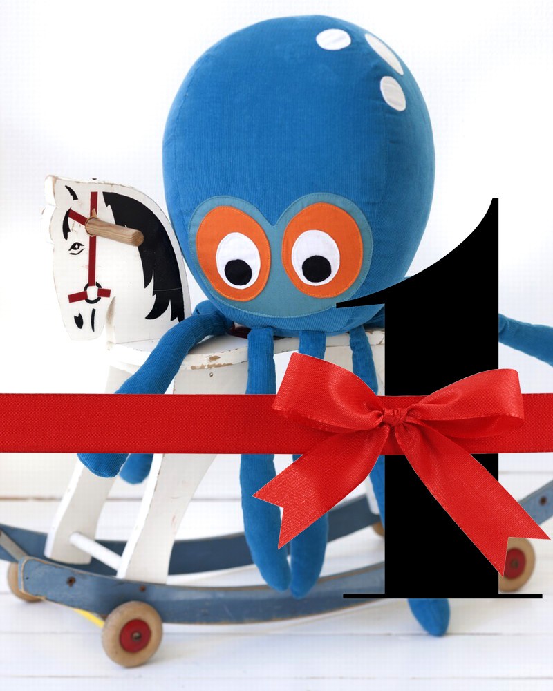 woonhome-octopus-kussen-decoratie-kinderkamer-cadeautip