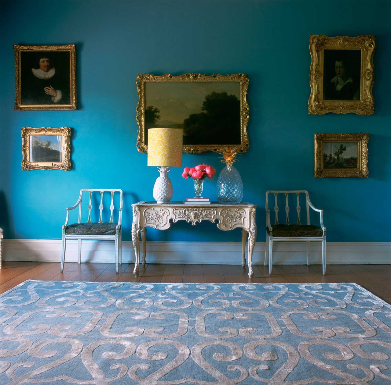 woonhome-klassiek-interieur-blauw-vloerkleed