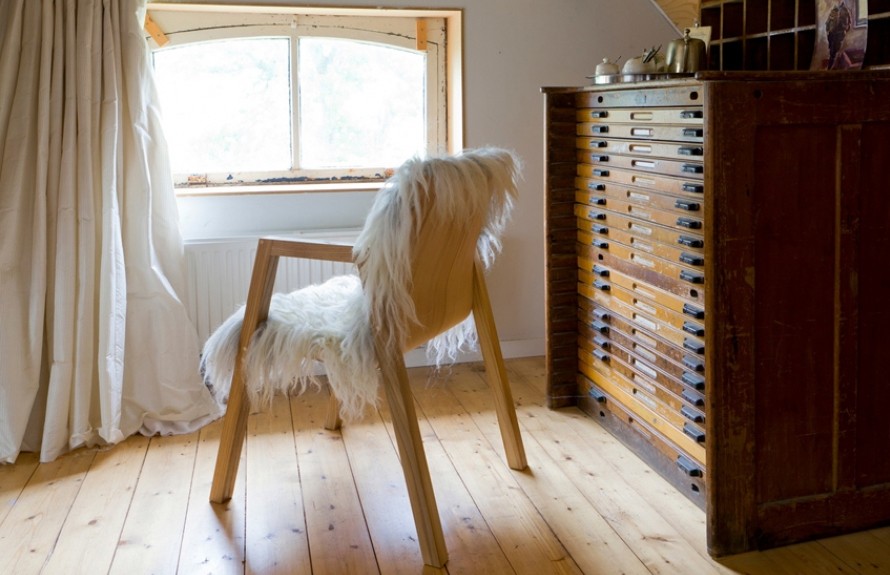 woonhome-interieur-hout-design-nederlandse-designers-flock-of-chairs-van-melle-koot-houten-stoel