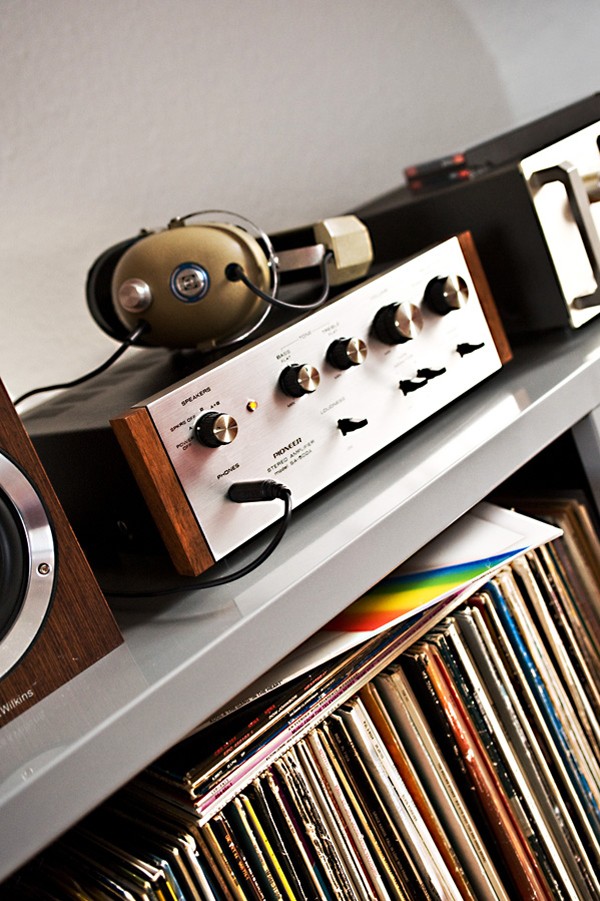 woonhome-vintage-klassieke-muziekspelers-interieur-pioneer-rotel-robilz