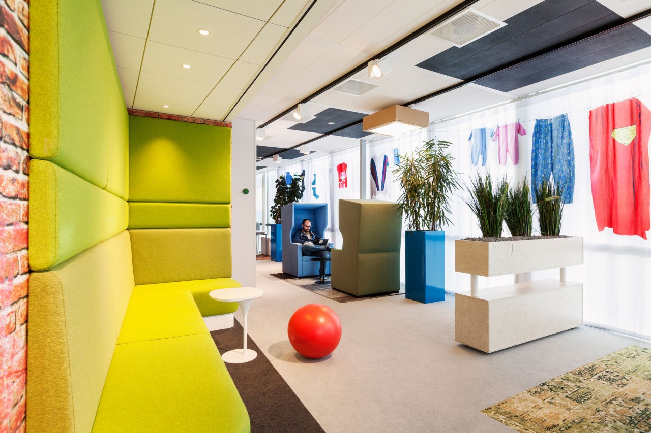 woonhome-google-amsterdam-interieur-kantoor-werkplekken-relaxte-zitplekken