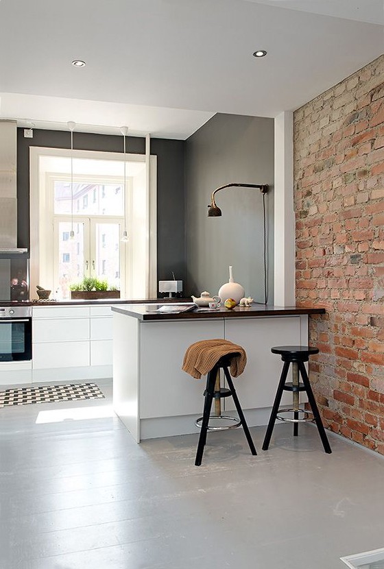 woonhome-robuuste-muur-brick-wall-strakke-design-keuken