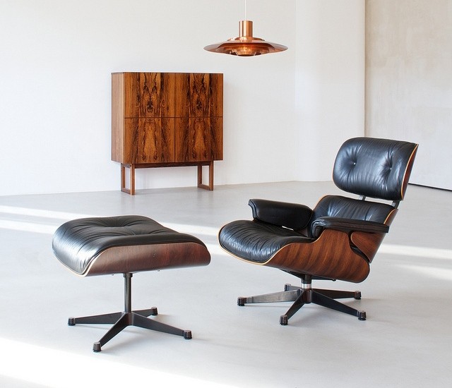 woonhome-eames-lounge-chair-donker-kleur-hout-koper-zwart-leer-design-interieur