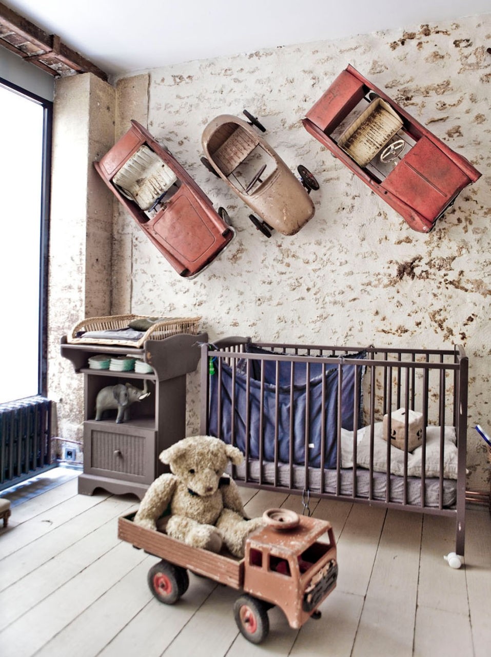 woonhome-kinderkamer-jongen-vintage-auto-autos-muur