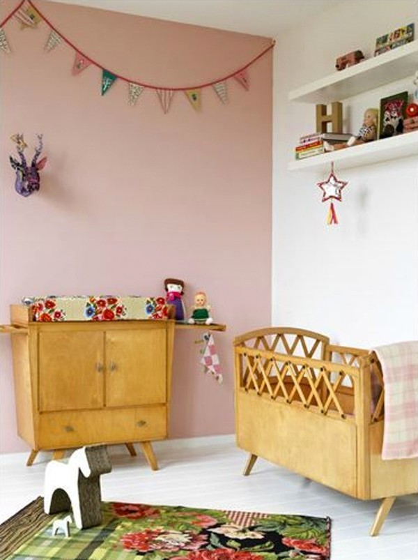 woonhome-roze-kinderkamer-vintage-kindermeubels