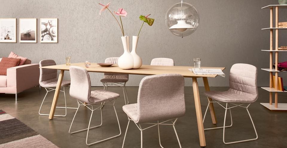 woonhome-eettafel-trendy-roze-interieur