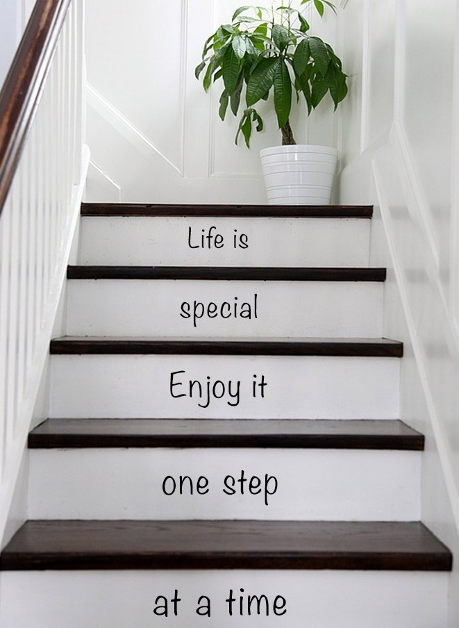 woonhome-trapstickers-teksten-life-is-special-enjoy-it-one-step-at-a-time-muursticker-hal