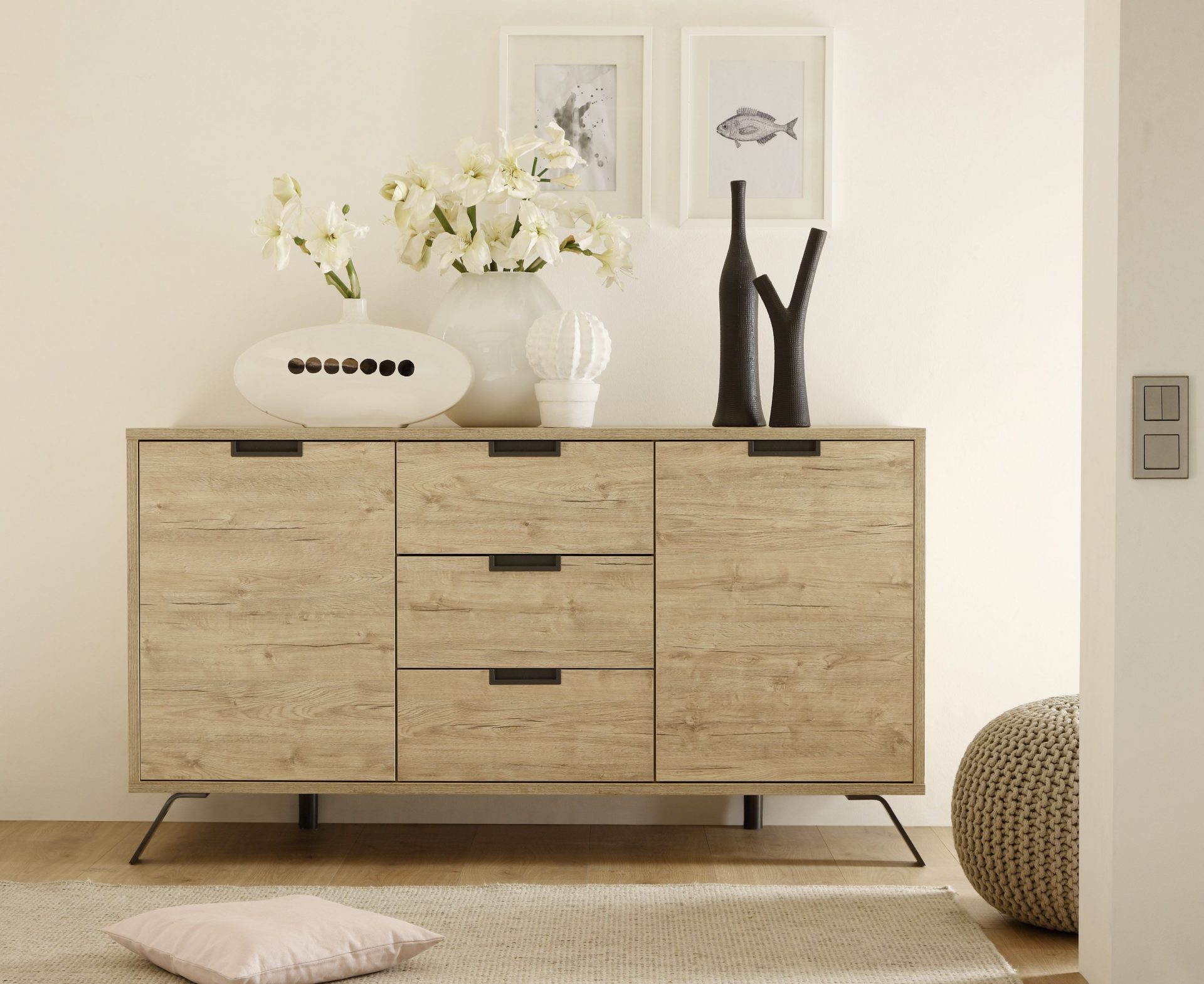 Houten dressoir met ene strak Scandinavisch design