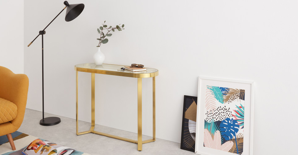 Musthave 2018-2019: Prachtige sidetable in een goudkleurige messing.