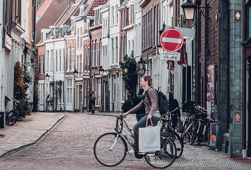 Jonge gezinnen zeggen niet snel en makkelijk gedag tegen die heerlijke kleine straatjes van de stad en zoeken vaak hun heil bij gemeentes in de buurt!