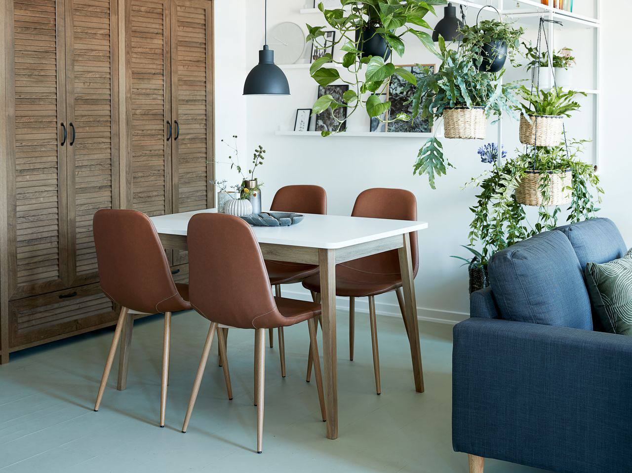 Veel planten en hout in je interieur met de woontrend 2019 Human Nature.