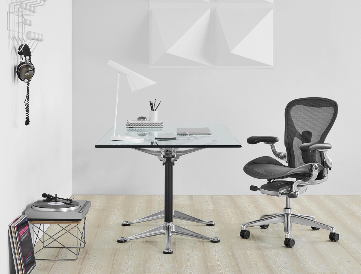 ZZP'er en werk je veel thuis? Deze Aeron-kantoorstoel van Herman Miller is perfect voor ieders thuiskantoor.