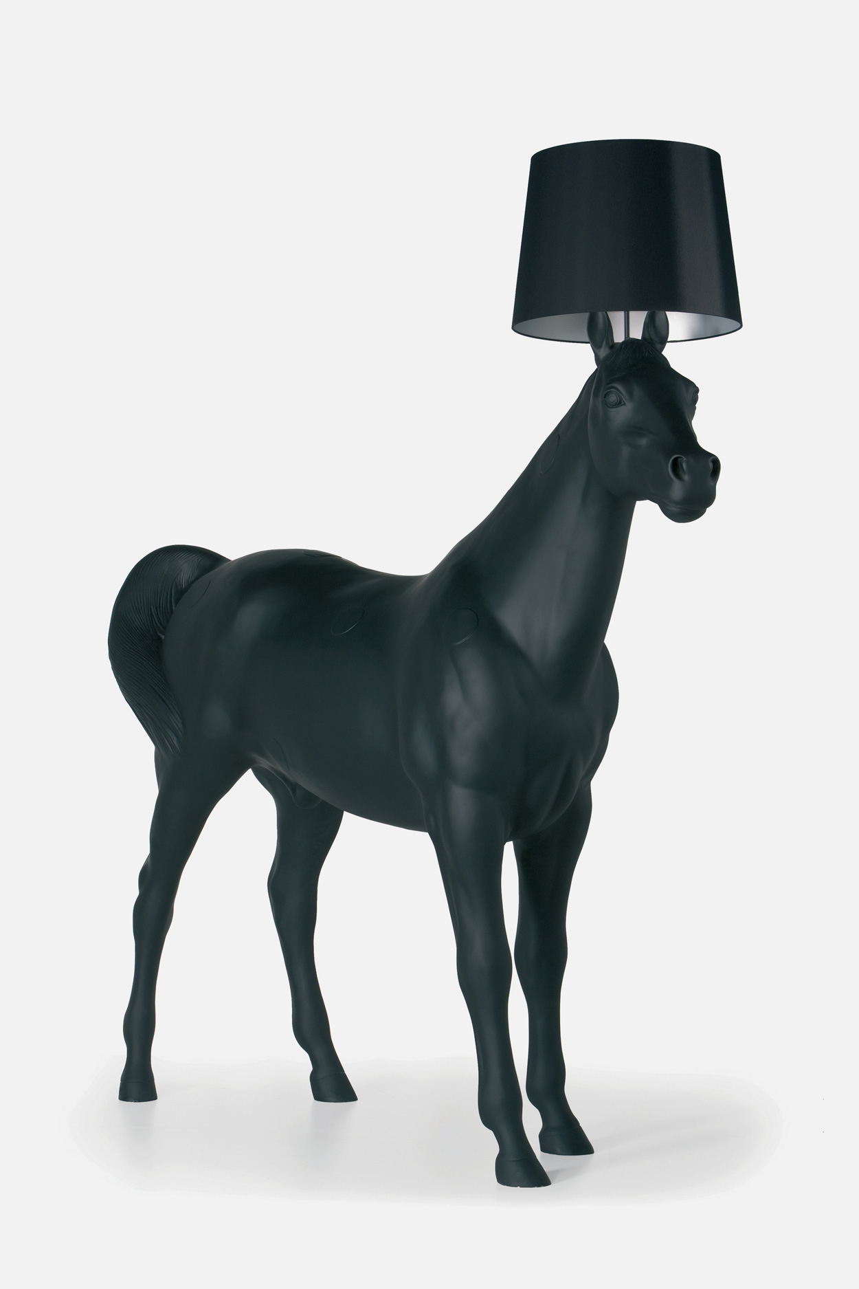 Ook deze paardenlamp is ontworpen door het designduo Sofia Lagerkvist and Anna Lindgren. 