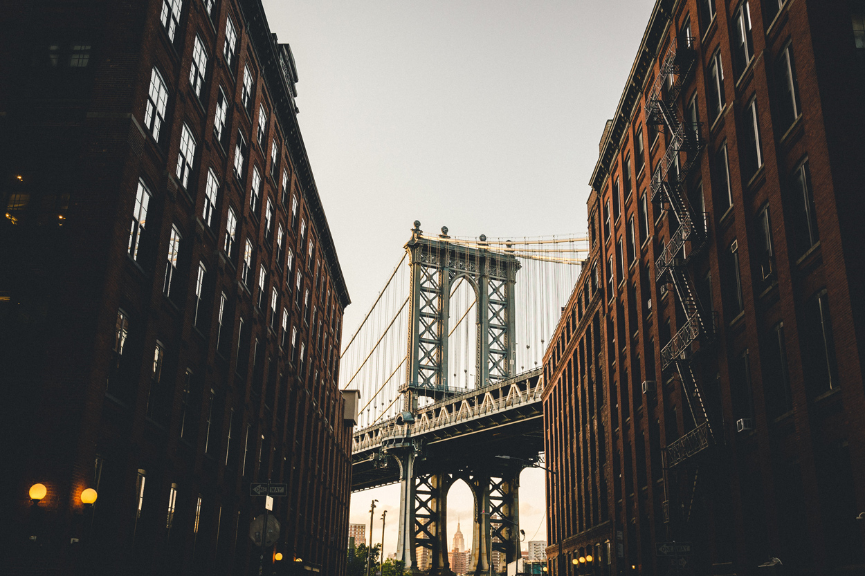 The Manhattan Bridge in New York. Iedereen die naar Amerika gaat en goed gebruik wilt maken van het ESTA moet dit zien. 