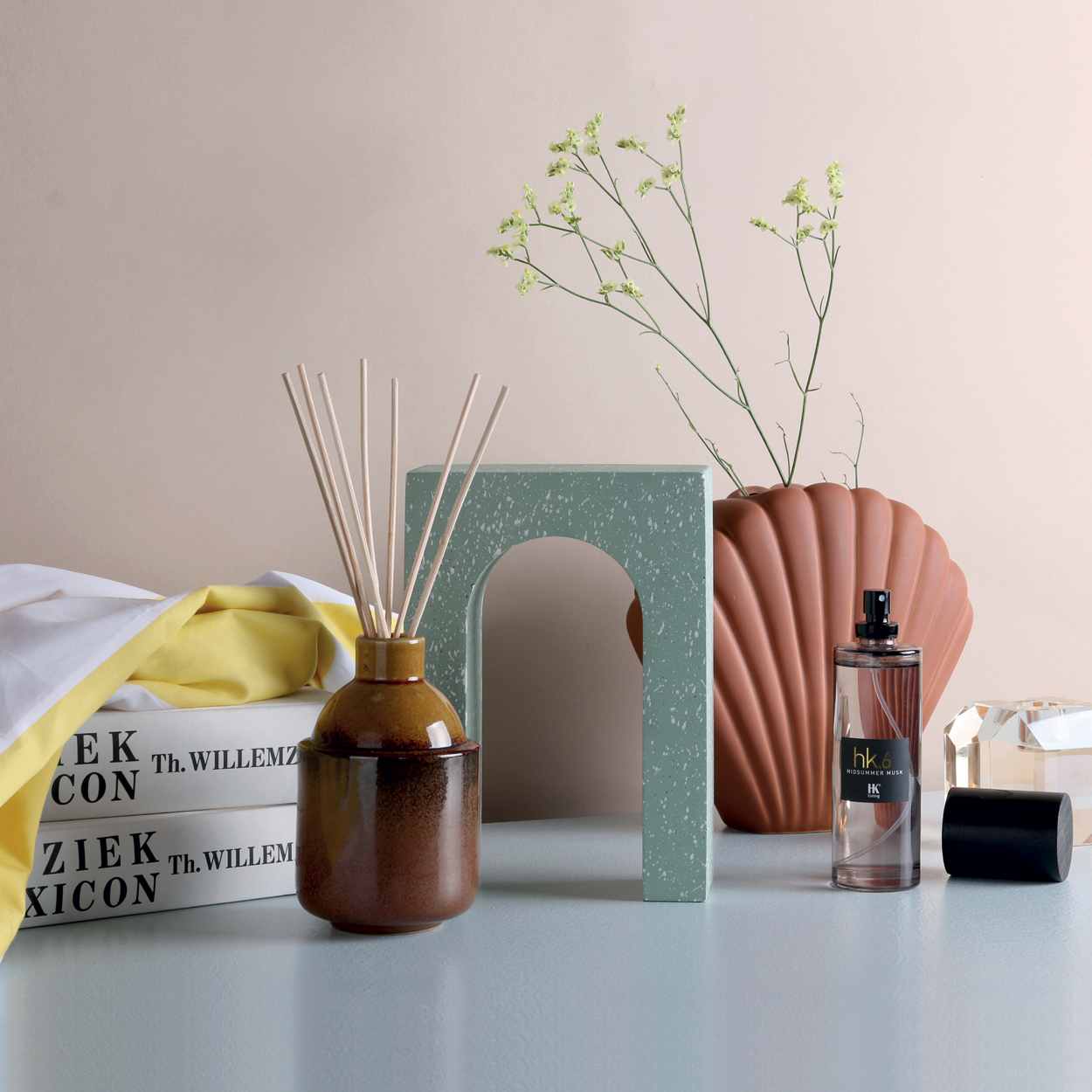 Een heerlijk cadeau voor jouw interieur: geurstokjes en interieurparfum.