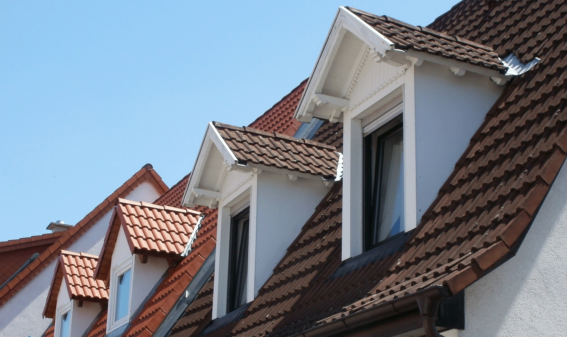 Vergeet echter niet dat voor een dakkapel met puntdak haast altijd een omgevingsvergunning nodig is - maar het resultaat is dat zeker meer dan waard!