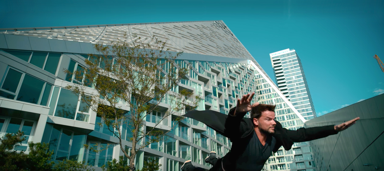 De bekende Deense architect Bjarke Ingels geeft zijn visie op architectuur design. Deze aflevering van Abstract neemt je mee in al zijn bekende werken (S1:A4).