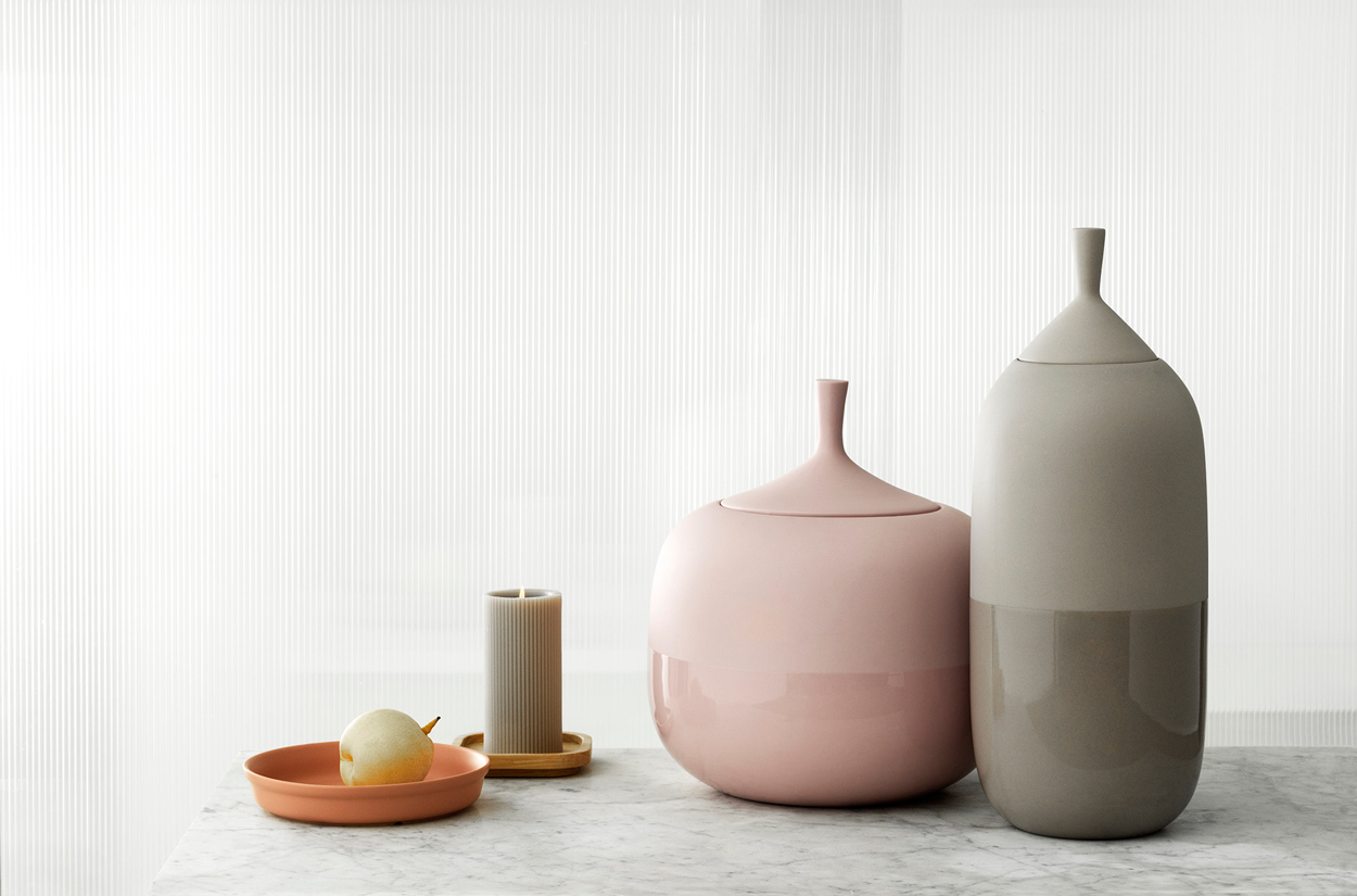 De Pepo Jar van Normann Copenhagen. Het woord ‘Pepo’ kan pompoen, pompoen of meloen betekenen en is een verwijzing naar de volle ronde vorm van de Pepo-potten.