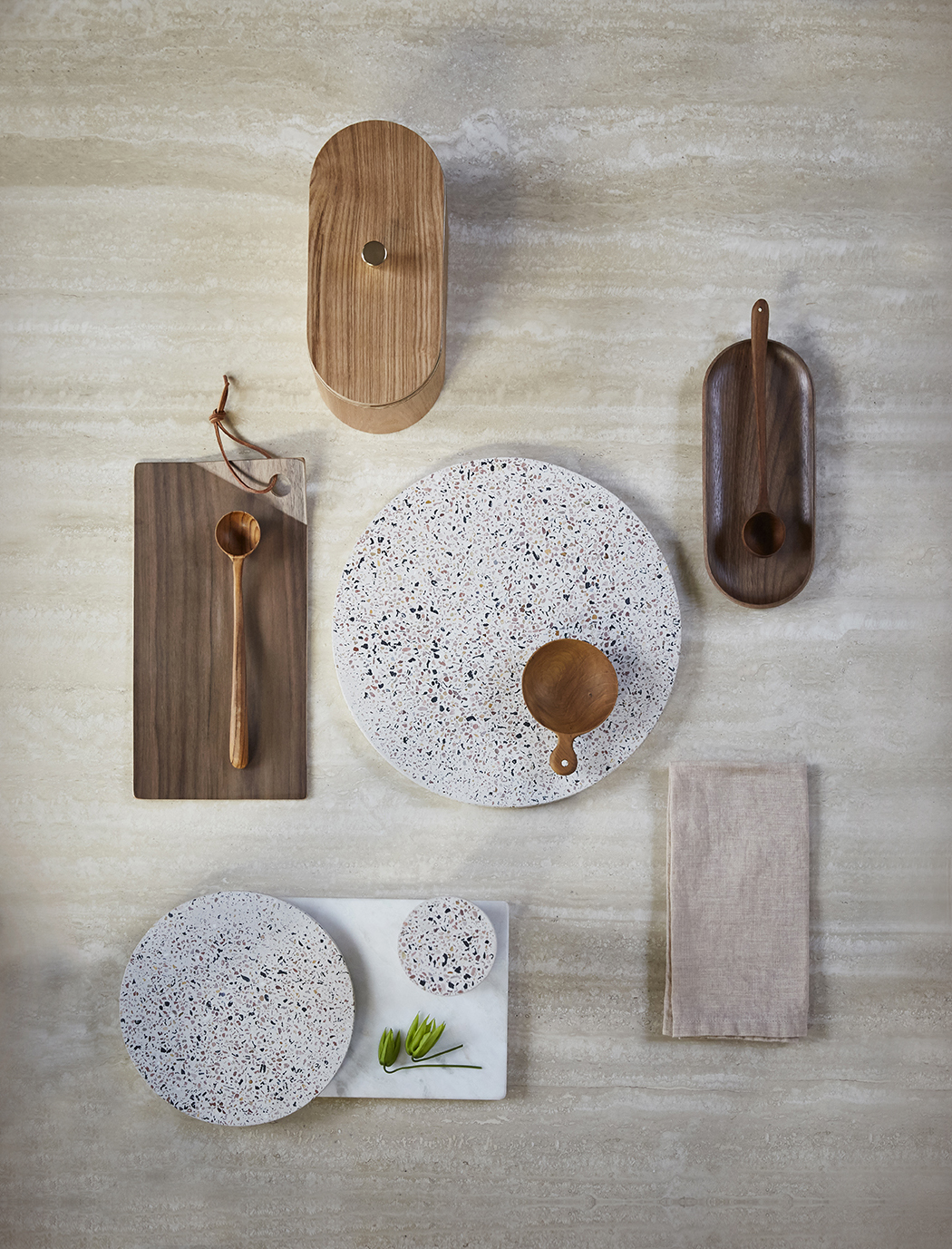 Ronde en rondvormige woonaccessoires van hout en trendy terrazzo het merk HK Living.