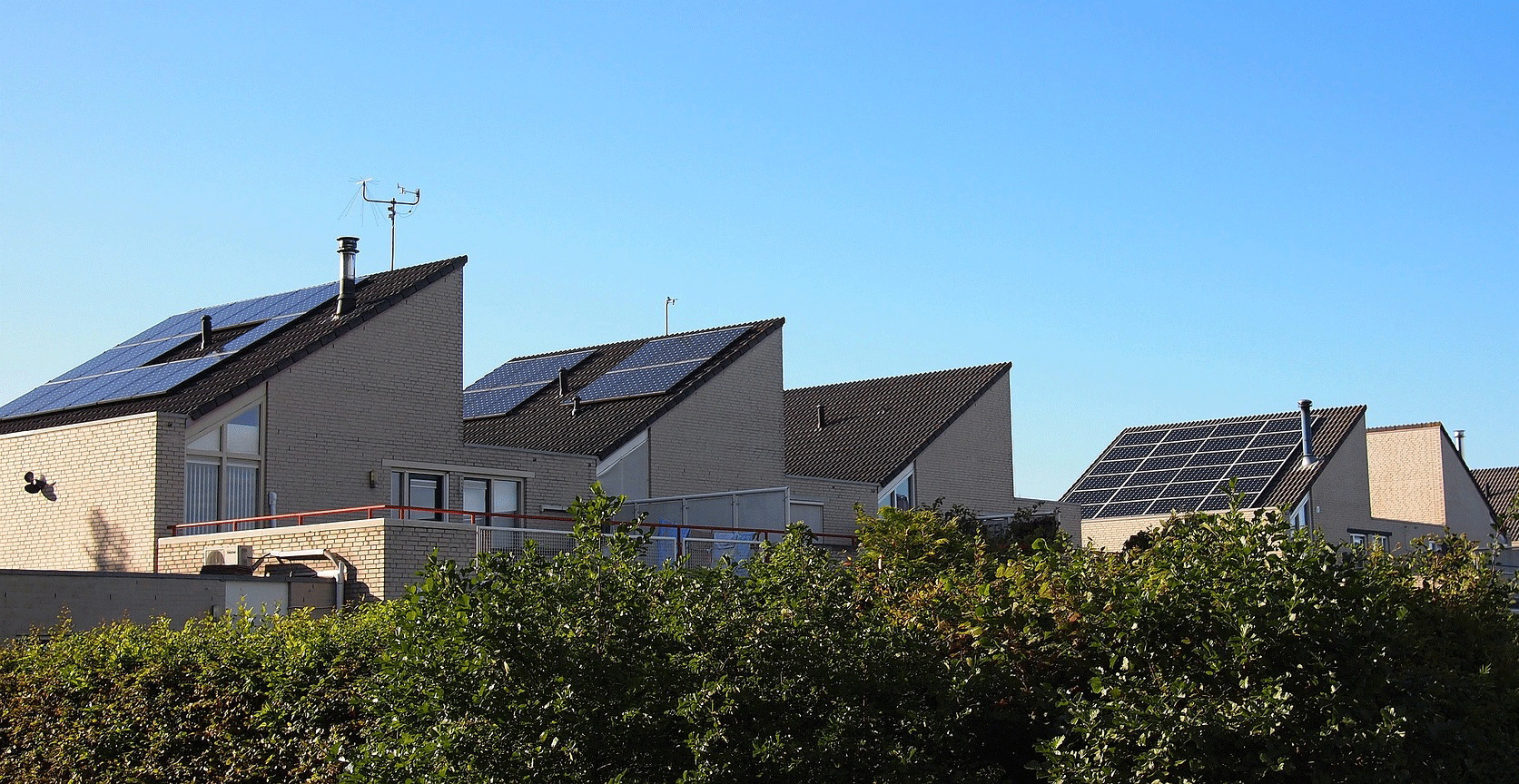 Alle groene energie van de zonnige zomermaanden kun je opslaan of salderen om zo te besparen op jouw energiekosten!