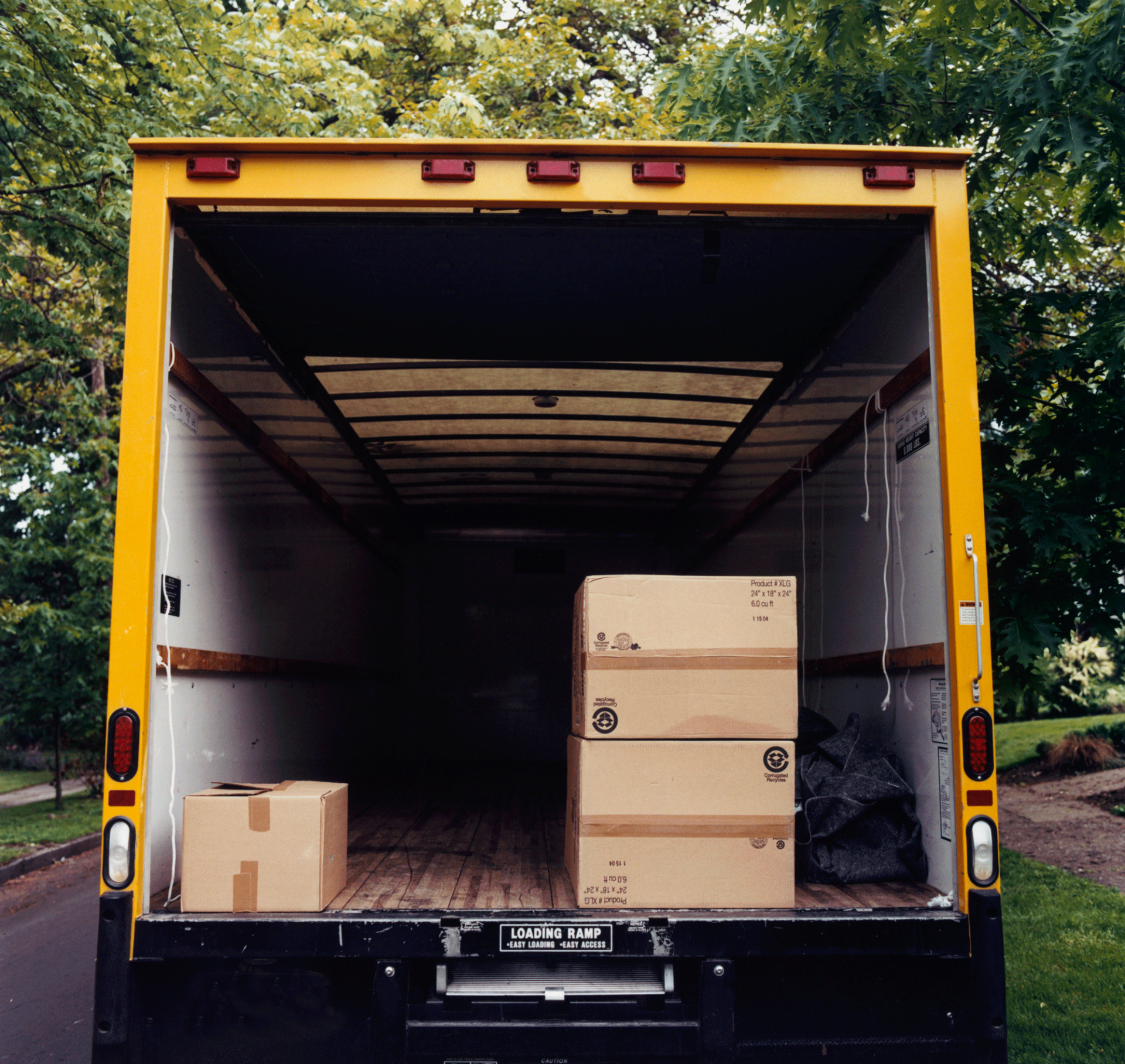 Als jij een verhuiswagen nodig hebt voor de verhuizing, zorg dan dat je een vrije parkeerplaats regelt voor jezelf.