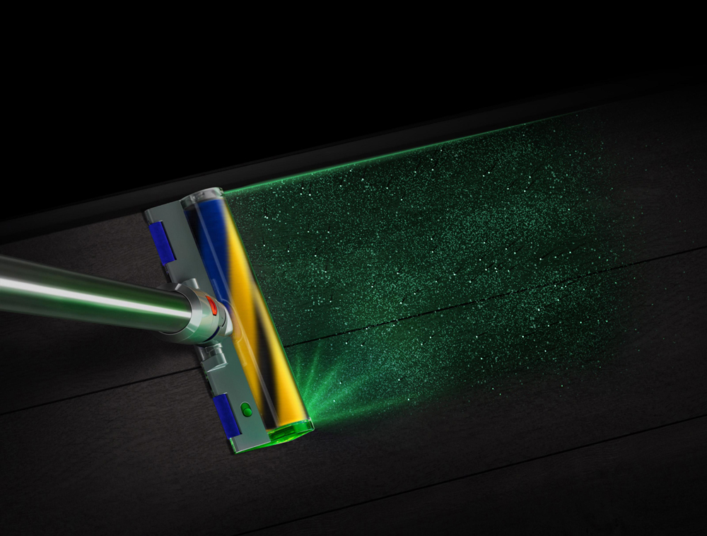 De groene laser van de Dyson detecteert stof- en vuildeeltjes die normaal niet zichtbaar zijn op harde vloeren. Een piëzosensor meet en telt deze vuildeeltjes doorlopend, en verhoogt zo nodig de zuigkracht automatisch.