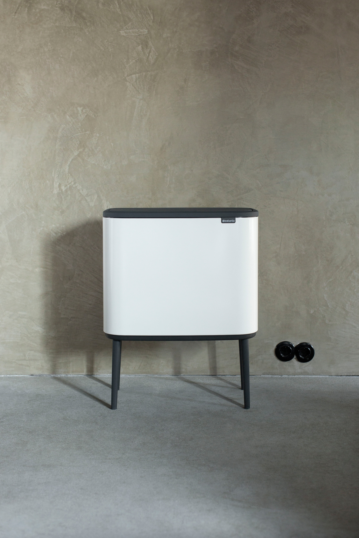 Brabantia Bo Touch Bin in het sneeuw wit is modern, fris en opvallend mooi.