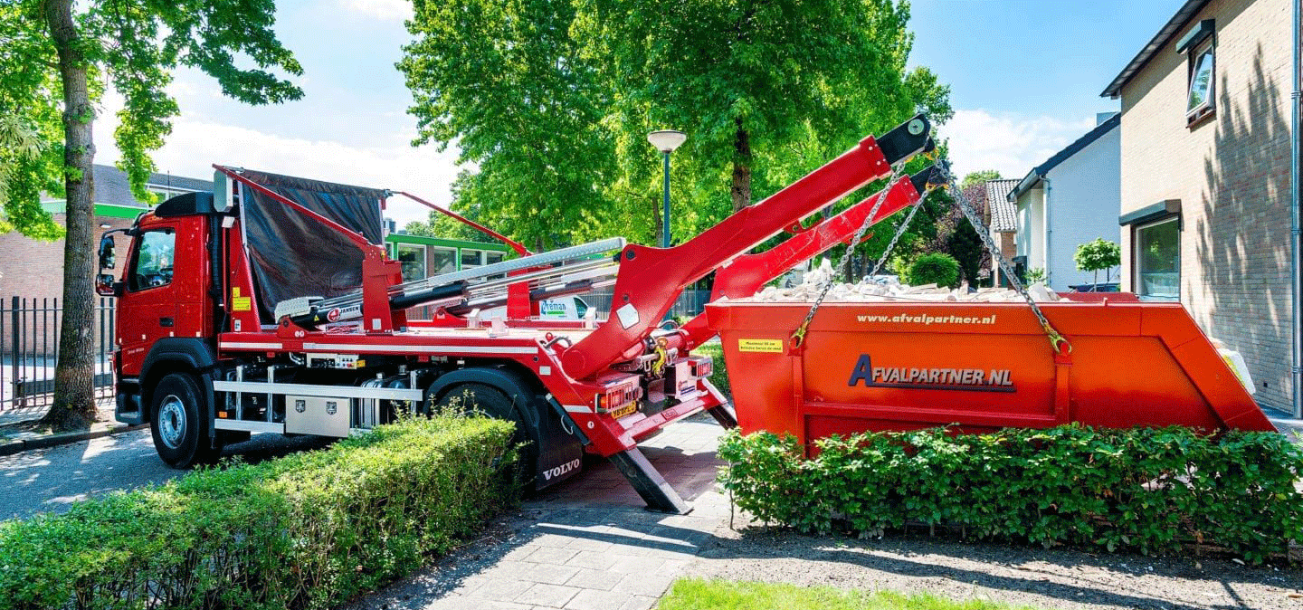 Afvalpartner brengt en haalt je container voor en na gebruik de afvalcontainer voor je op.