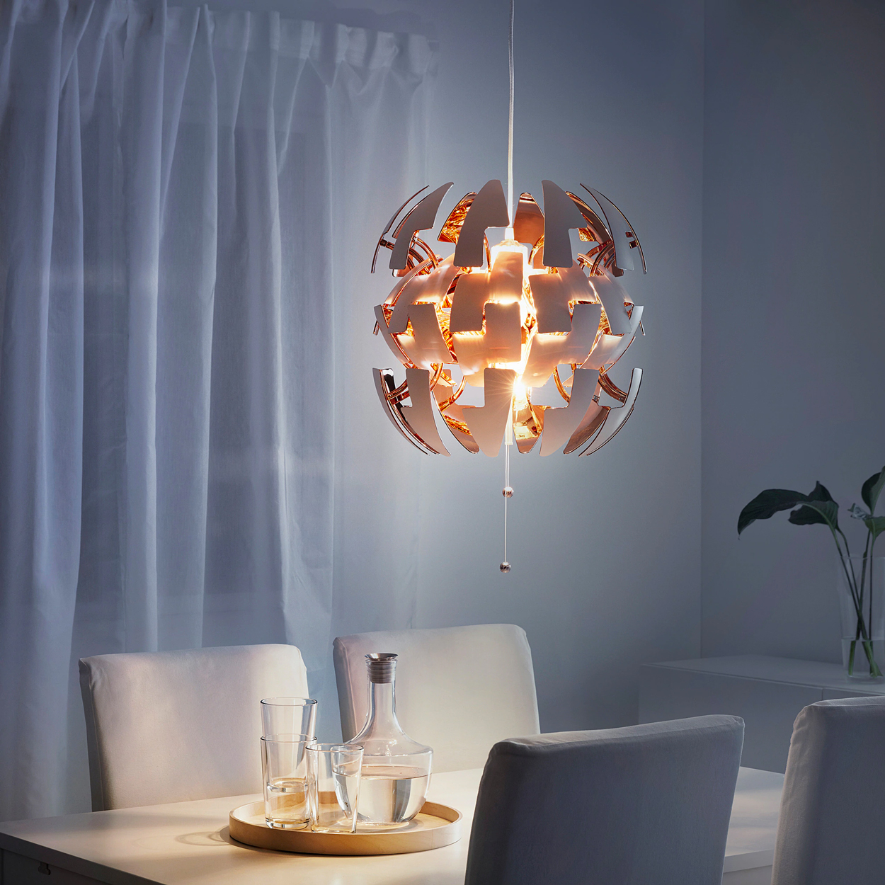 Dankzij het bijzondere design en de slimme en eenvoudige dimmerfunctie heeft de IKEA designlamp een Red Dot Award gewonnen met een ‘Honourable Mention’ .