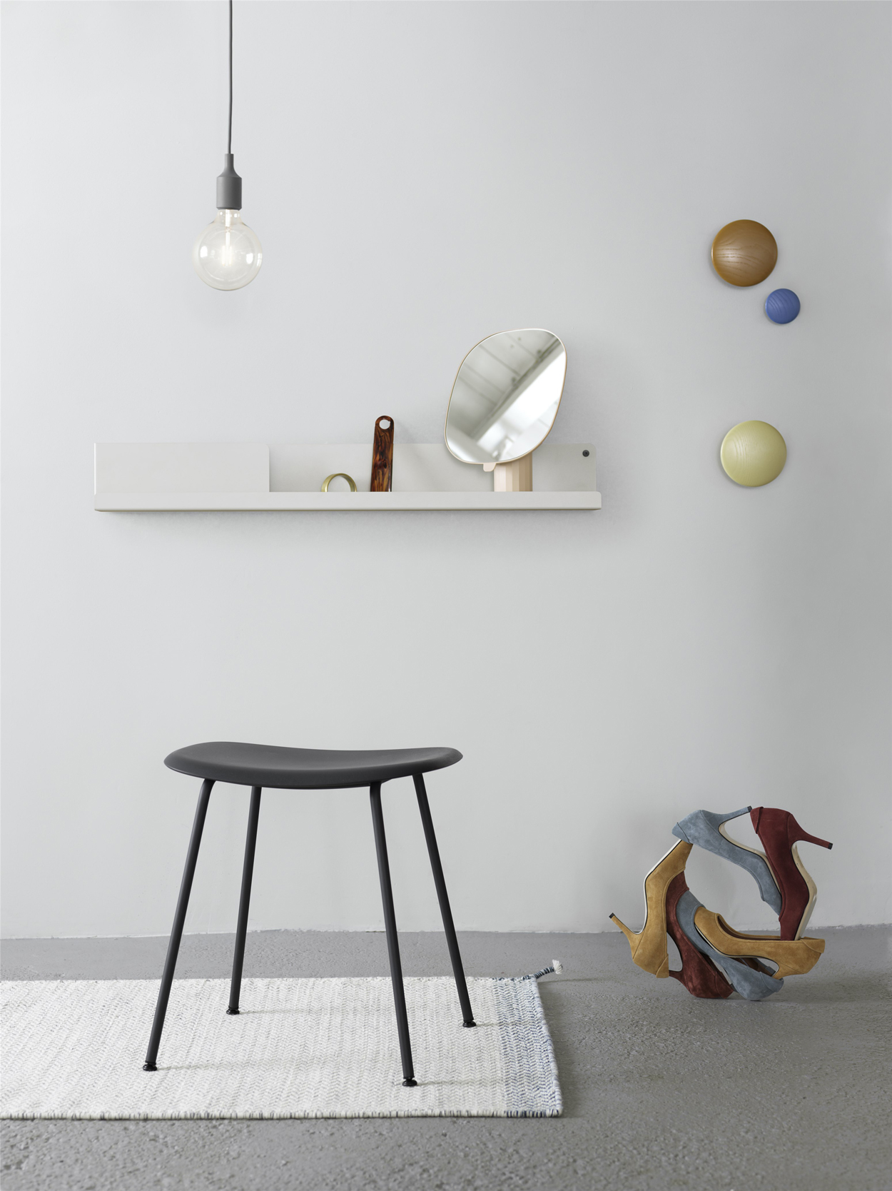 De MUUTO E27 hanglamp als decoratieve lamp in je trendy Scandinavische interieur.