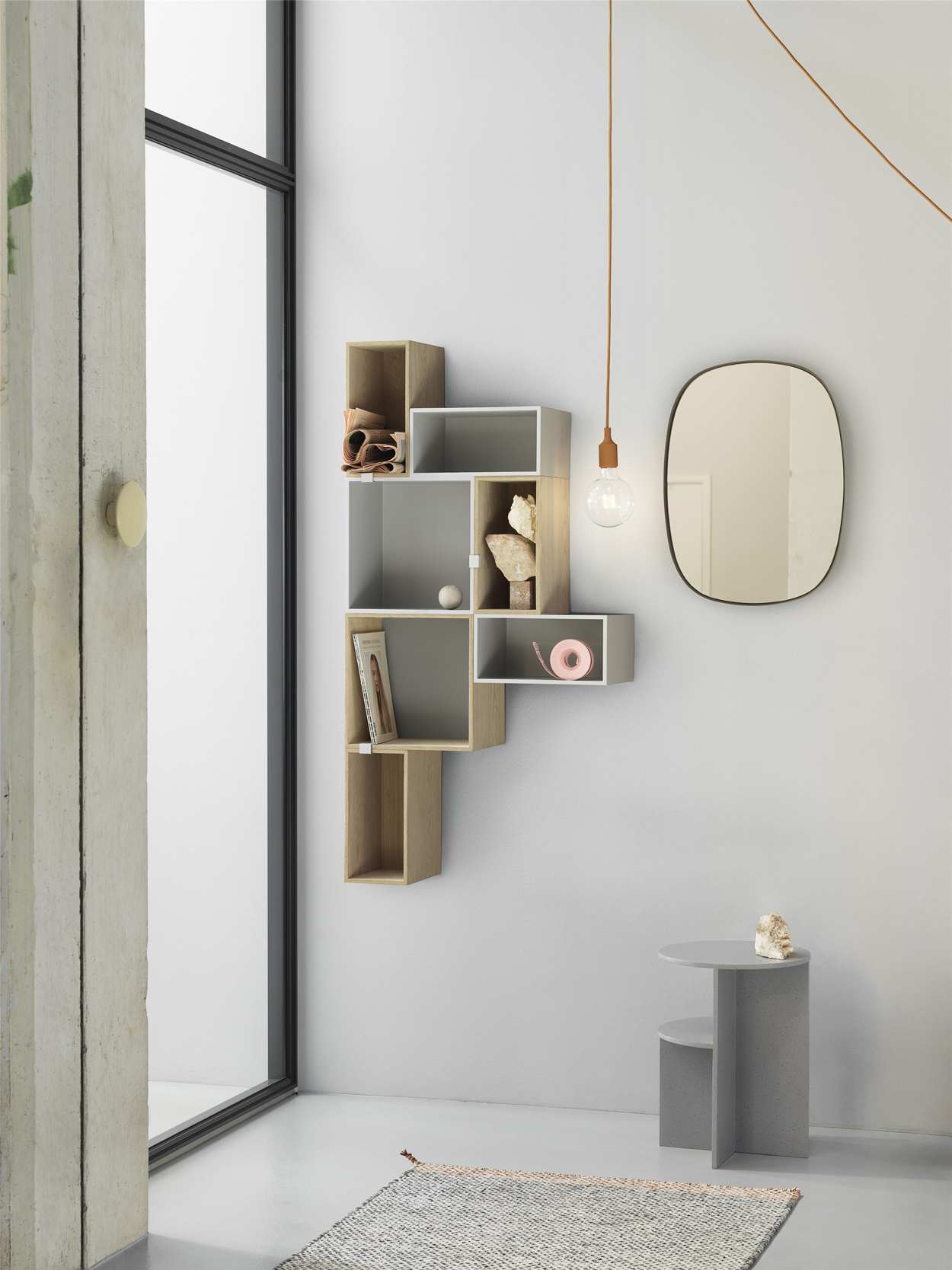 De E27 hanglamp van het merk MUUTO is favoriet bij veel interieurstylisten. Je kunt prachtig spelen met het vrolijke ontwerp en uiteenlopende kleuren.