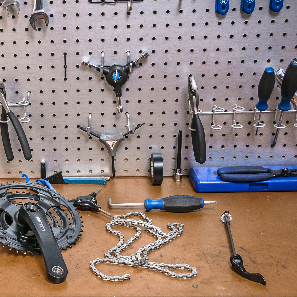 Pegboards zie je vaak terug in garages of schuren. Het is een handige organizer voor gereedschap.