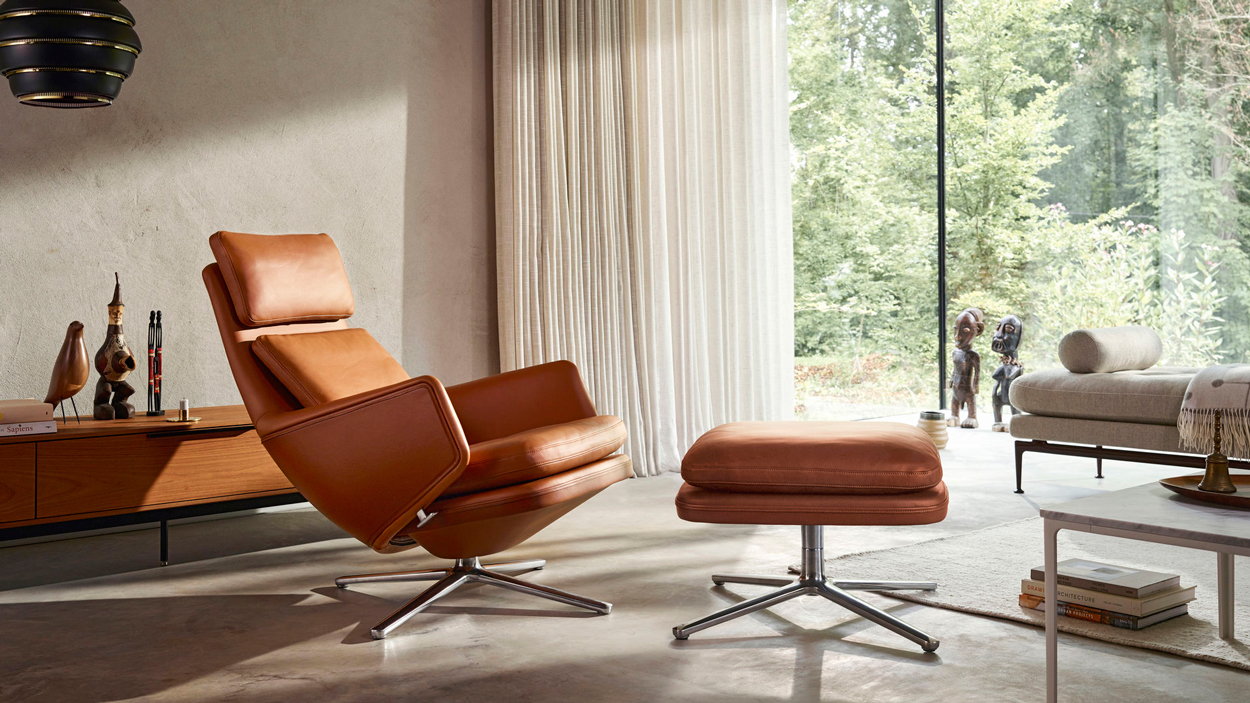 Bruin leder is hip and happening in 2021. Deze Vitra Grand Relax loungestoel heeft een prachtige leren bekleding in een bruine cognac kleur.Bruin leder is hip and happening in 2021. Deze Vitra Grand Relax loungestoel heeft een prachtige leren bekleding in een bruine cognac kleur.