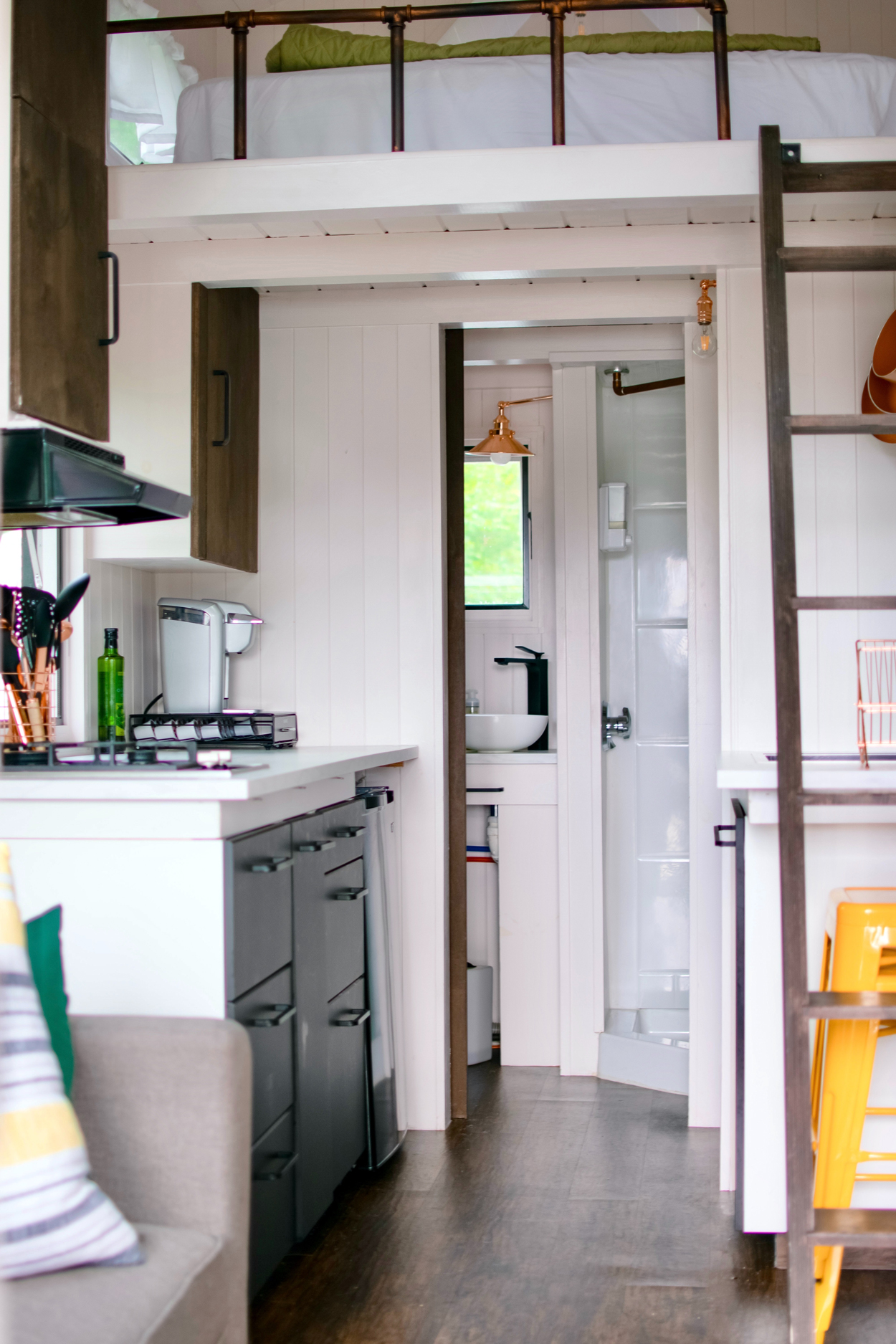 De vraag hoeveel ruimte je nodig hebt om prettig te leven zonder overtollige ballast staat centraal bij Tiny-House-movement.