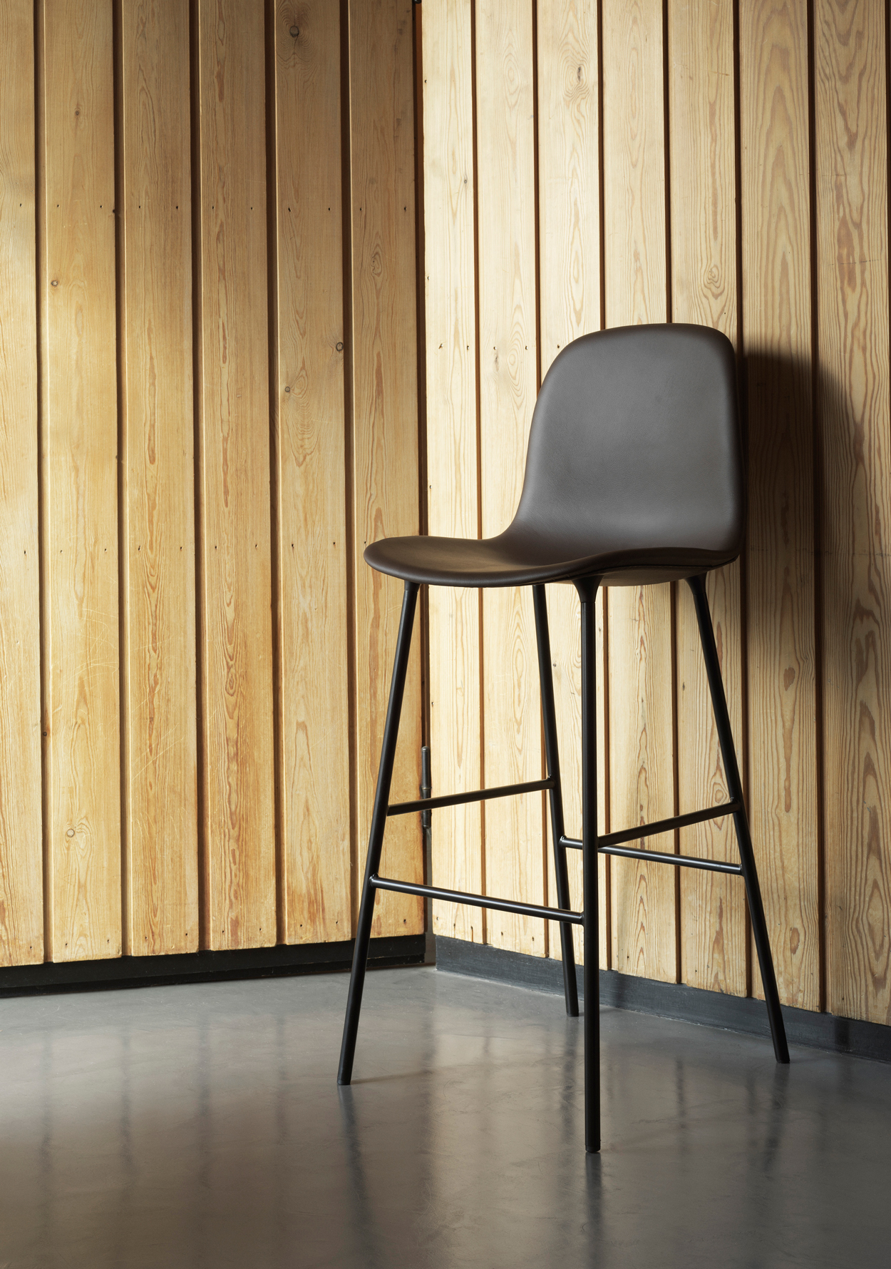 Maak je Scandinavische interieur en creëer een aangenaam contrast met simplistisch design en pure, natuurlijke materialen, zoals hout.