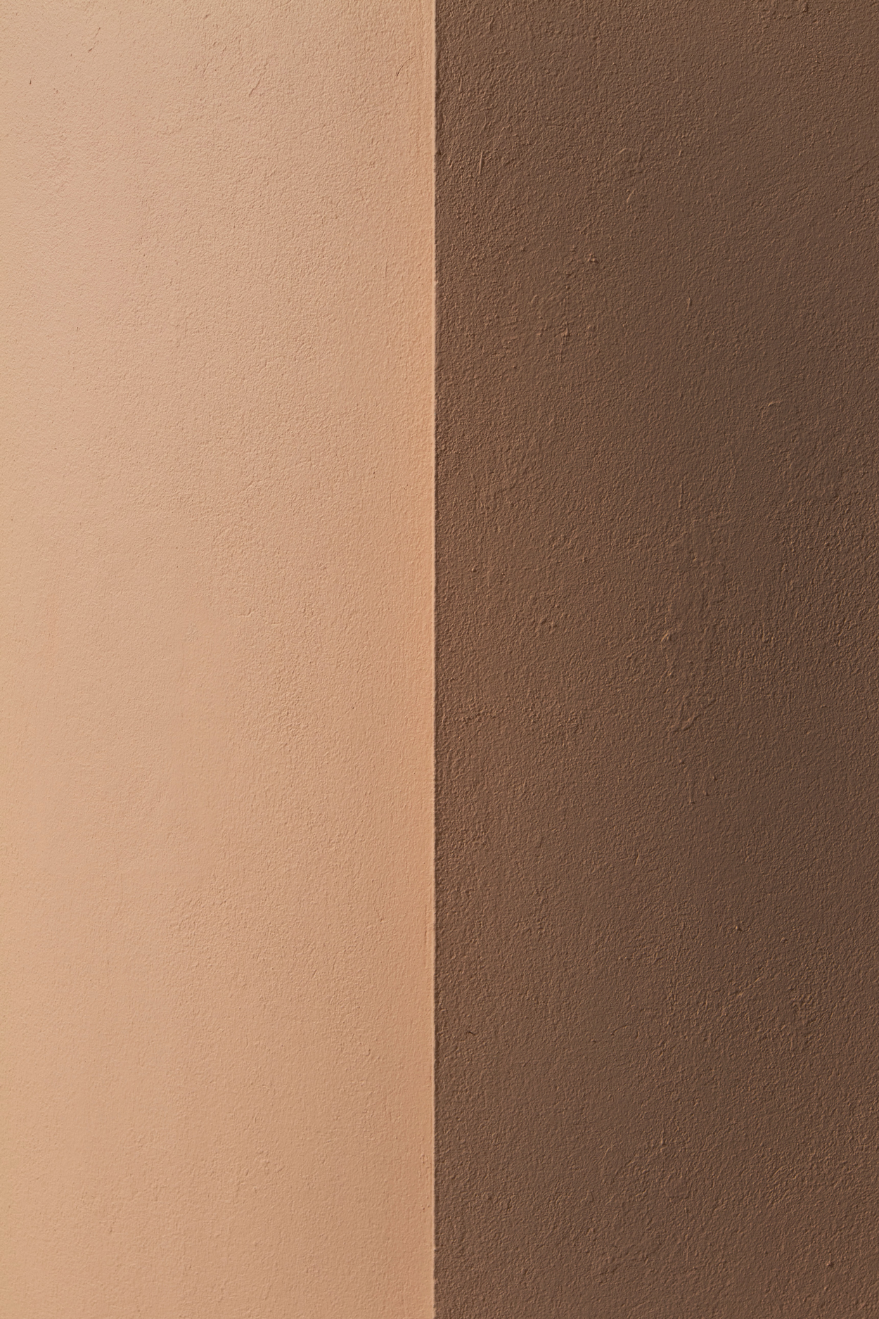 Het is lastig om voor nude een kleur aan te wijzen omdat het alle huidskleuren zal moeten vertegenwoordigen. Het is daarom beter om te kijken naar alternatieve benamingen zoals zand, beige en roze.