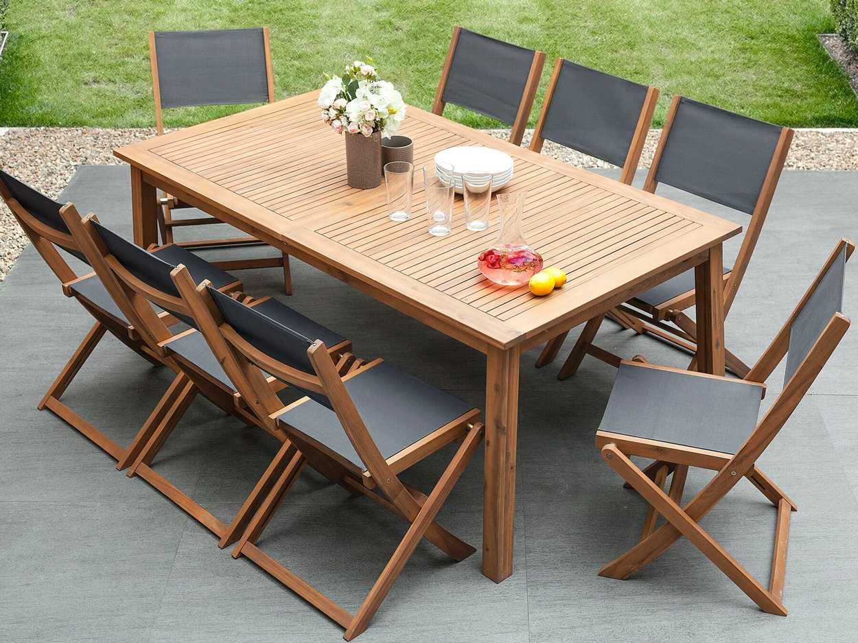 De Beliani houten uitschuiftafel Cesana biedt ruimte voor zes personen.