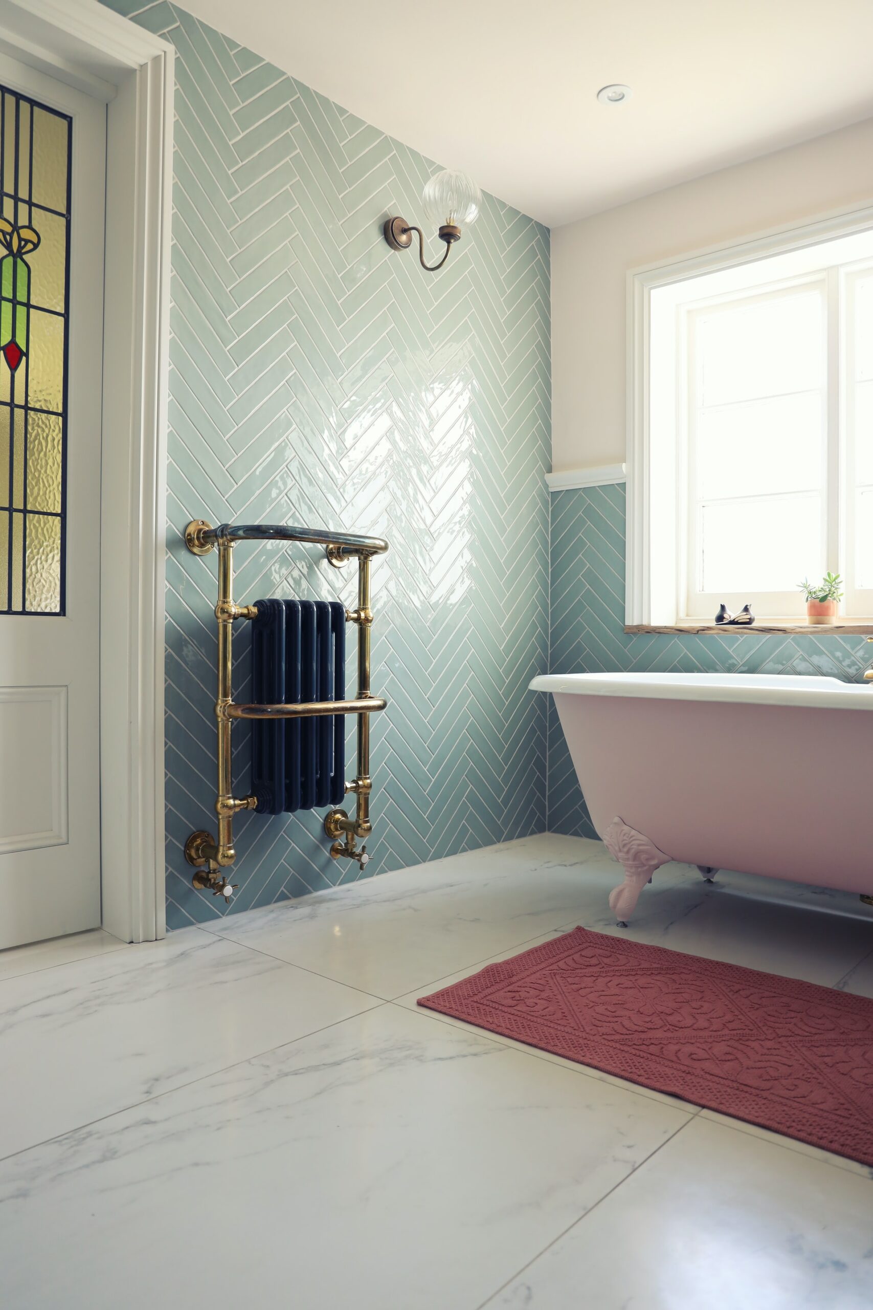 slim Uitgang Fabel Woonhome - Zo voeg je meer kleur toe aan jouw badkamer