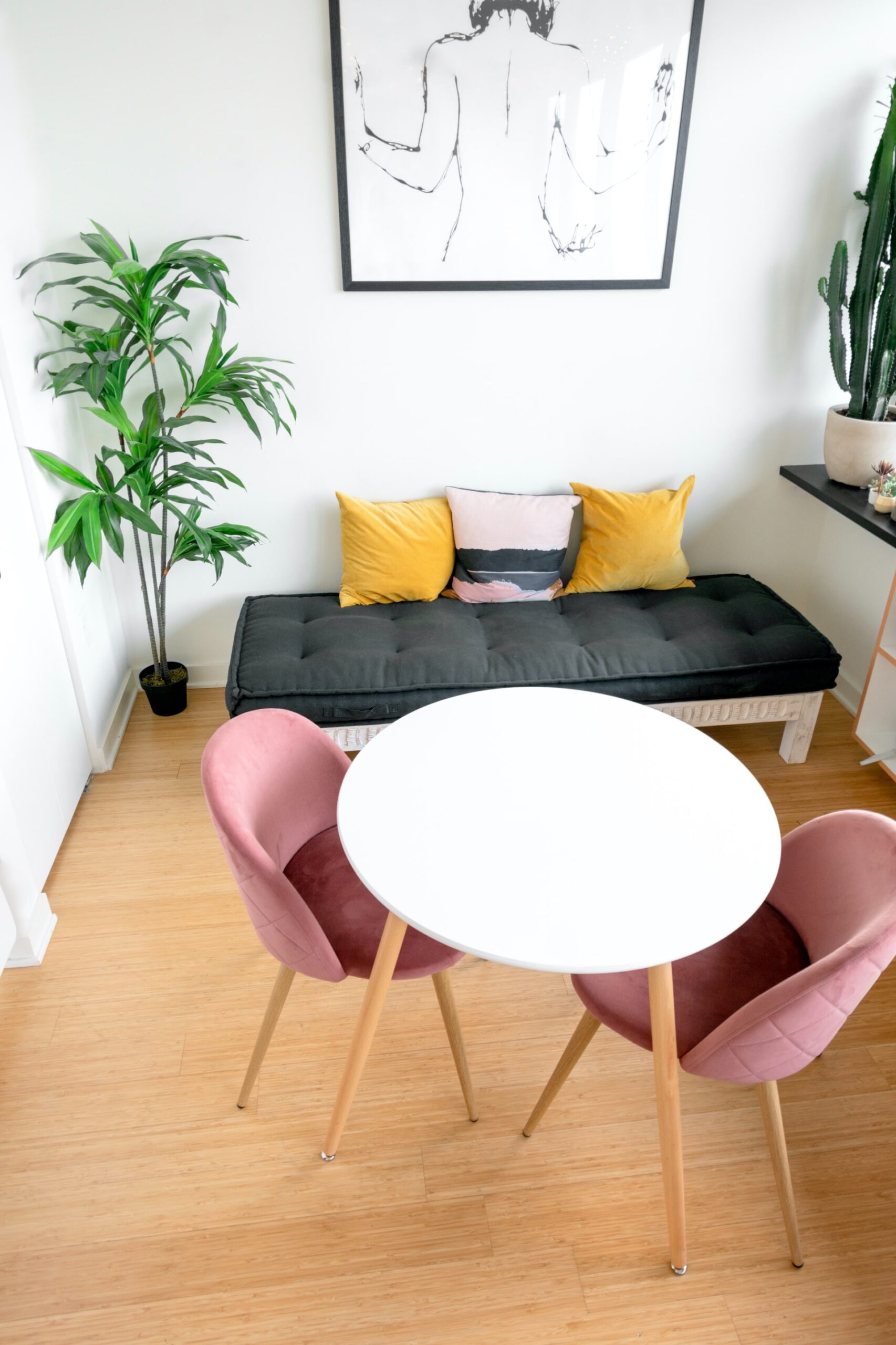 woonhome-ronde-eettafel-eetafel-interieur-inspiratie-woonkamer-1