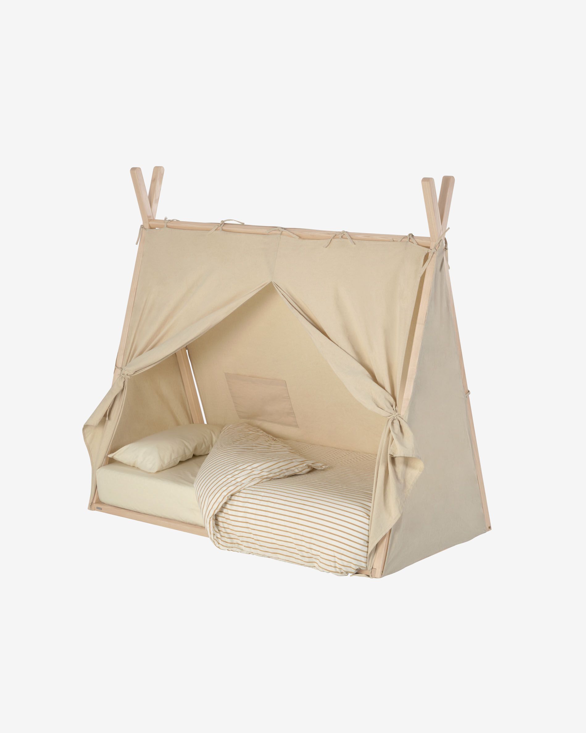 Met de Maralis tipi bed tentzeil maak je van dit tipi bed een mooie tent. Het zeil vouw je aan verschillende kanten open.