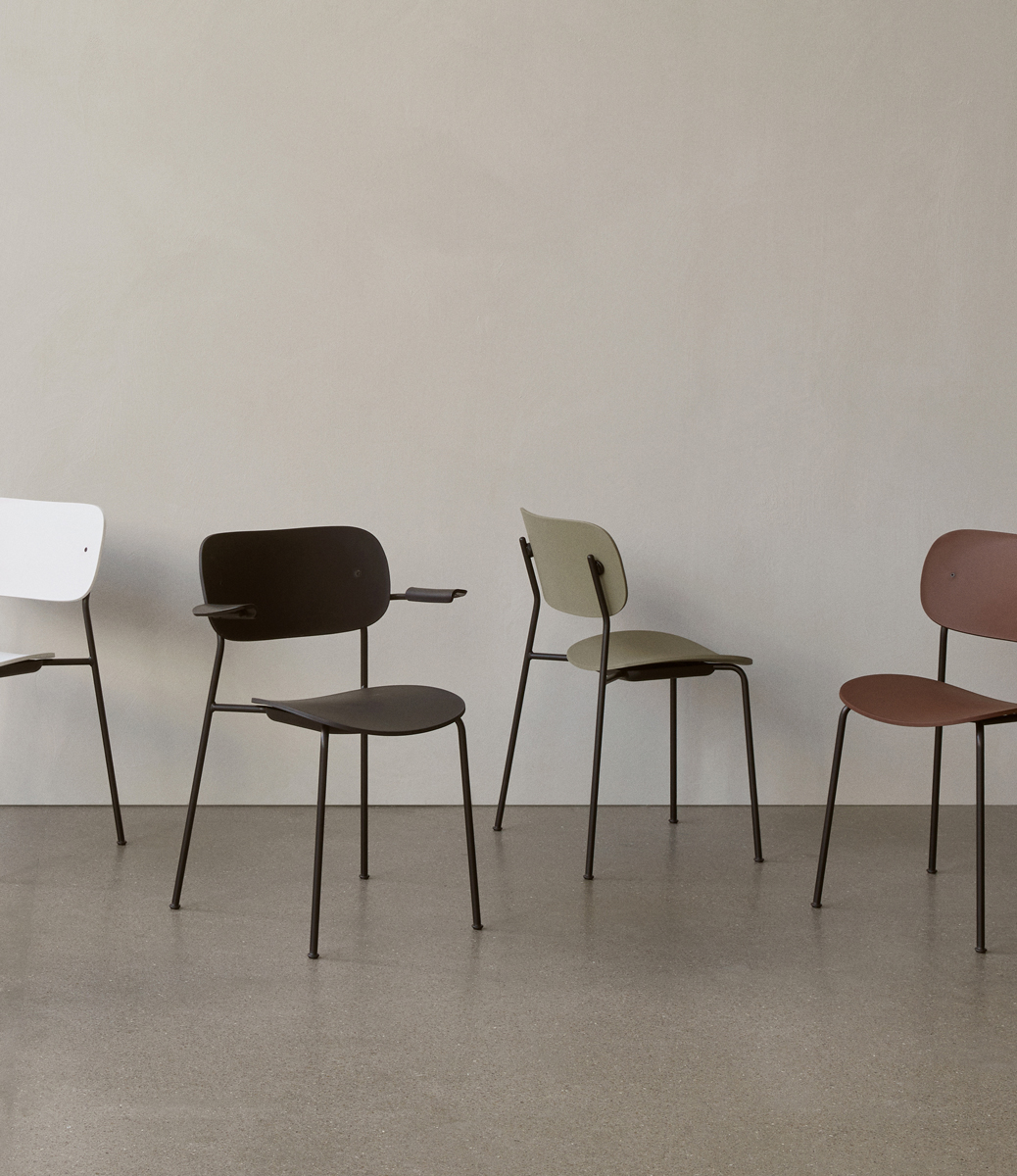 De serie Co Chair is ontstaan uit een samenwerking tussen het Deense designmerk MENU, Norm Architects en Els Van Hoorebeeck. 