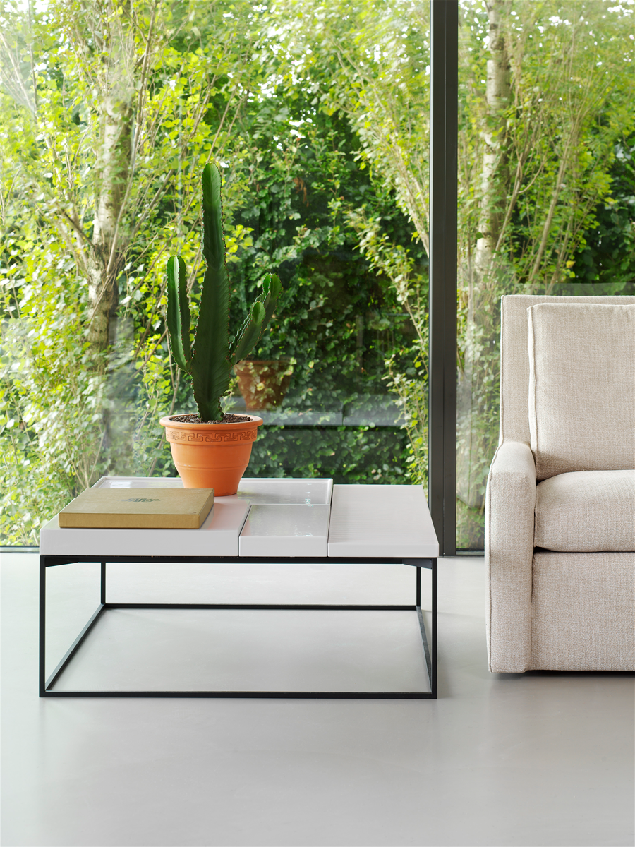 Decoreer de stijlvolle tafel van LINTELOO met boeken, planten en kaarsen. Dankzij de hoogteverschillen en verschillende structuren kun je je tafel op allerlei manieren inrichten.