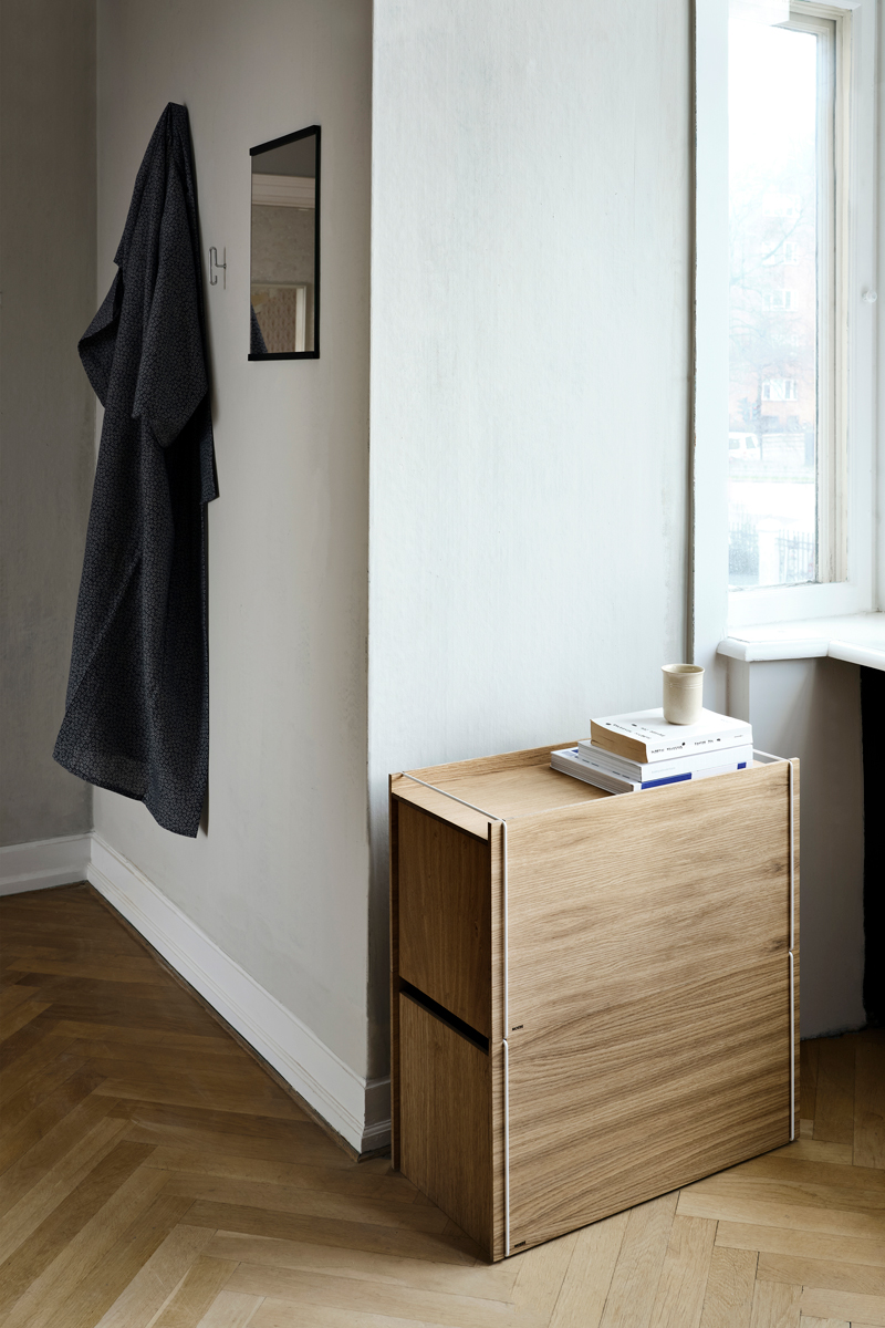 Stappen twee MOEBE Storage Boxen op elkaar en je hebt een prachtig dressoir of stijlvolle sidetable.