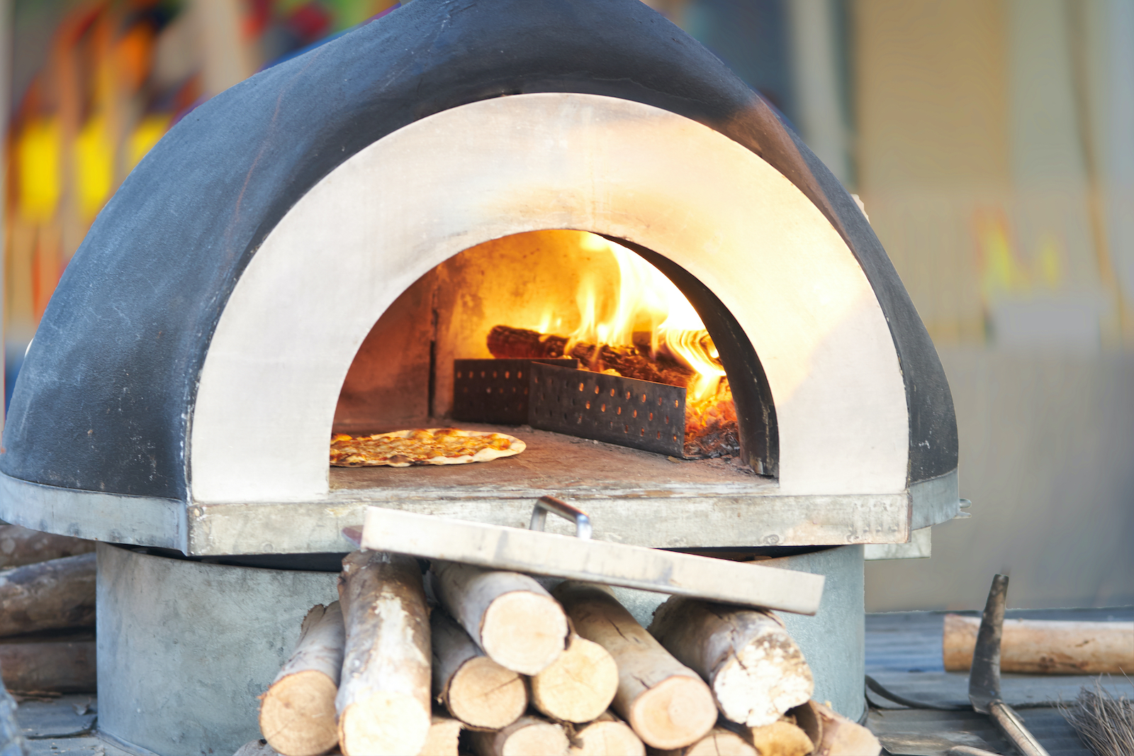 woonhome-pizza-oven-in-tuin-buitenkeuken-buitenkoken-pizza-bakken-1