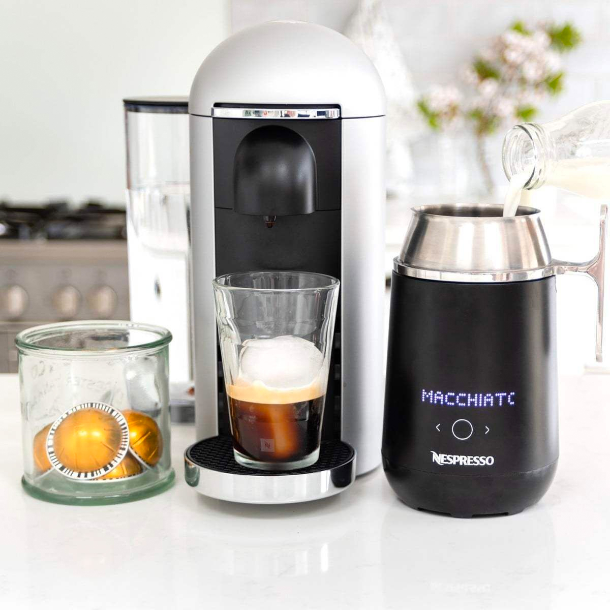 Combineer de Nespresso Barista Receptenmaker met de nieuwste Vertuo koffiemachine van Nespresso.